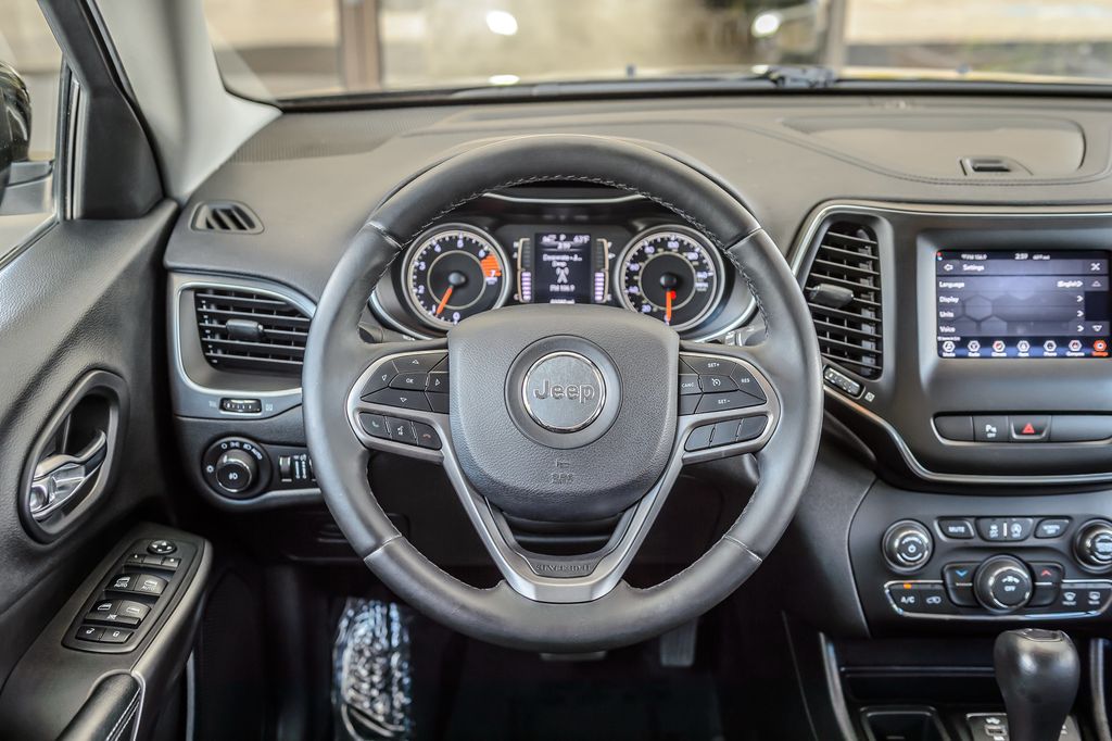 2019 Jeep Cherokee CHEROKEE LATITUDE PLUS BLACK ON BLACK SUPER CLEAN MUST SEE - 23020864 - 26
