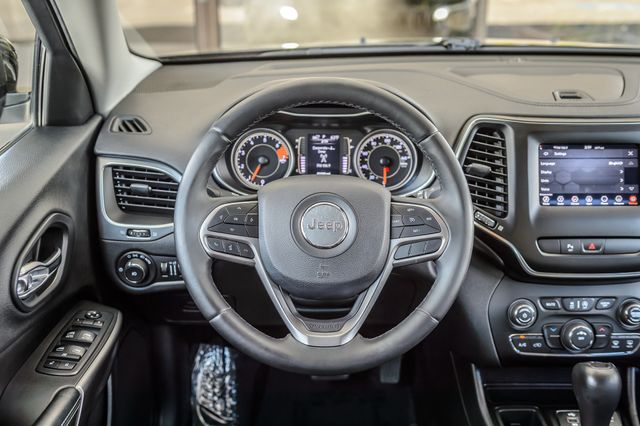 2019 Jeep Cherokee CHEROKEE LATITUDE PLUS BLACK ON BLACK SUPER CLEAN MUST SEE - 23020864 - 26