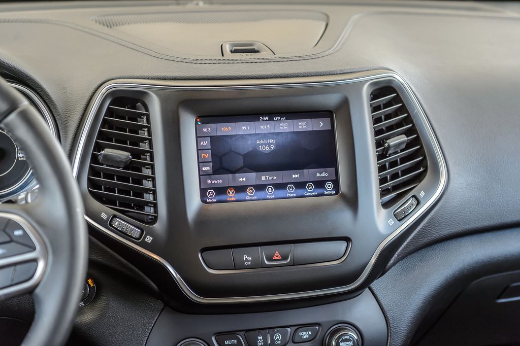 2019 Jeep Cherokee CHEROKEE LATITUDE PLUS BLACK ON BLACK SUPER CLEAN MUST SEE - 23020864 - 28