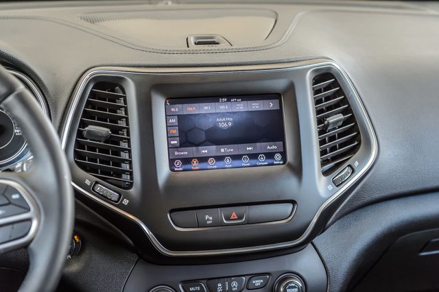 2019 Jeep Cherokee CHEROKEE LATITUDE PLUS BLACK ON BLACK SUPER CLEAN MUST SEE - 23020864 - 28