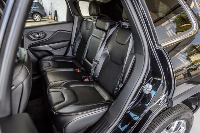 2019 Jeep Cherokee CHEROKEE LATITUDE PLUS BLACK ON BLACK SUPER CLEAN MUST SEE - 23020864 - 41