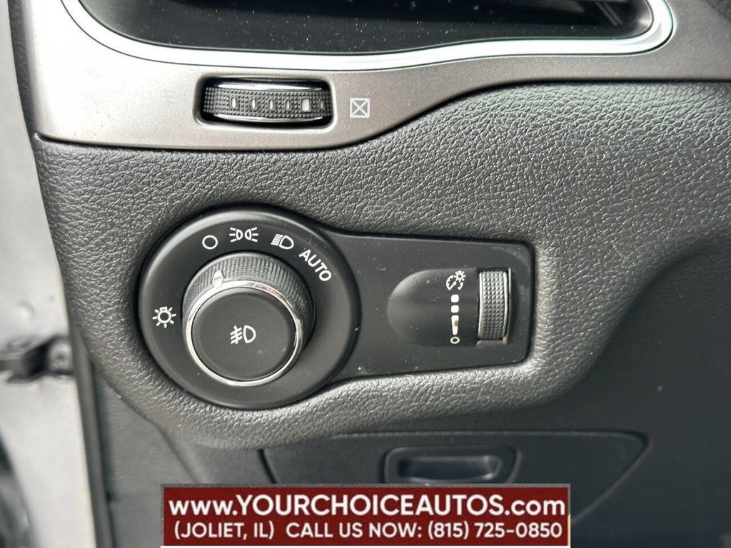 2019 Jeep Cherokee Latitude 4x4 - 22859438 - 31