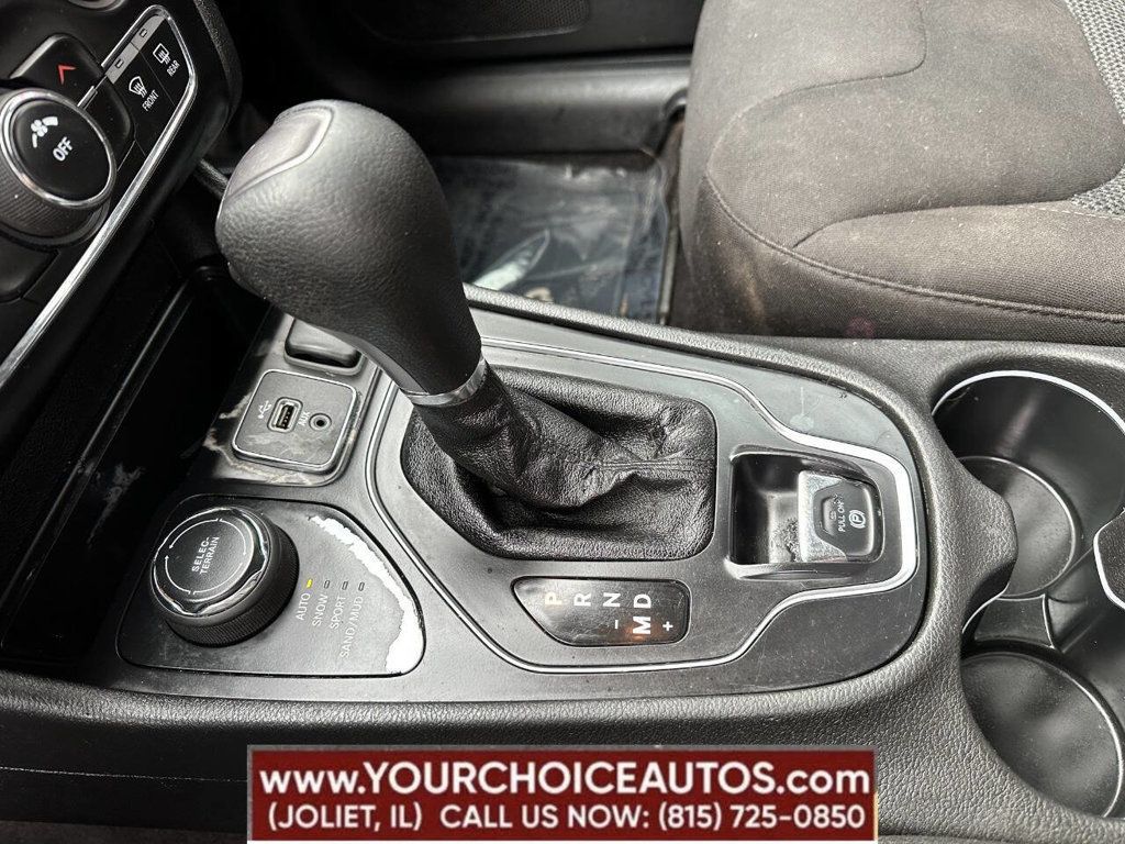 2019 Jeep Cherokee Latitude 4x4 - 22859438 - 42