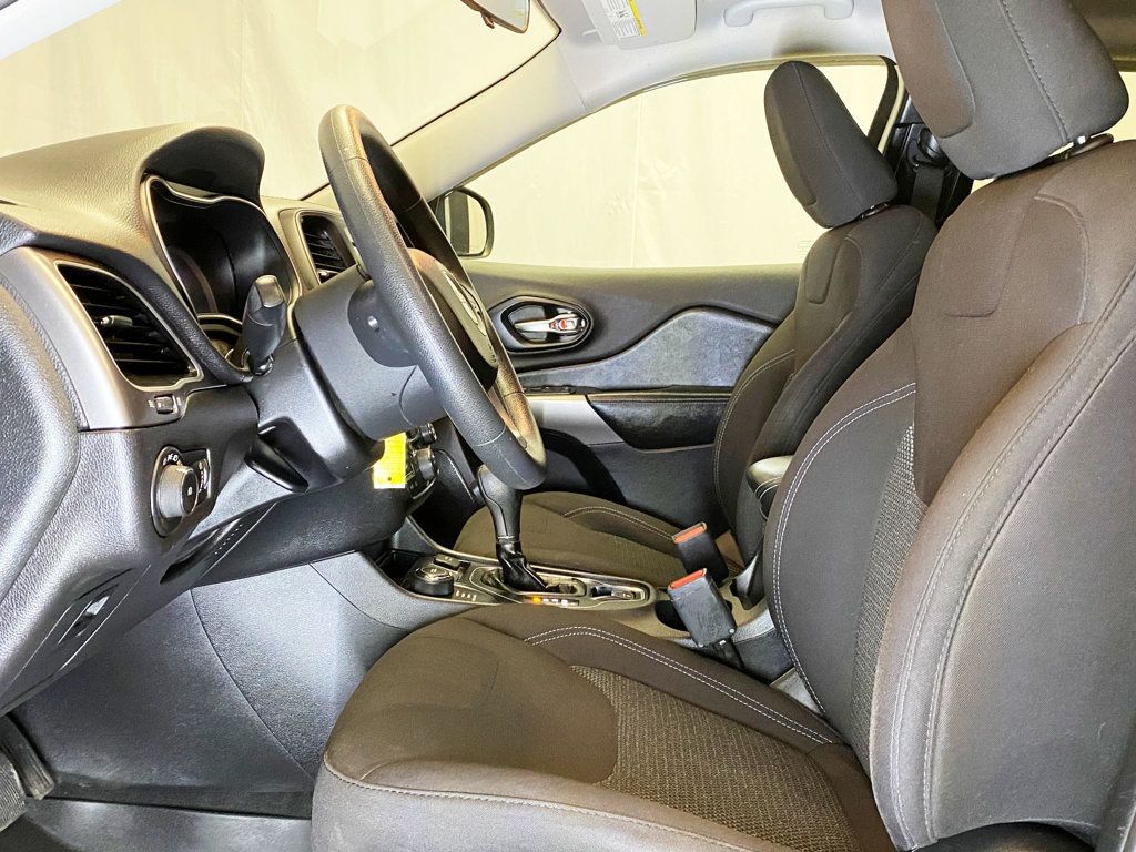 2019 Jeep Cherokee Latitude 4x4 - 22982347 - 16