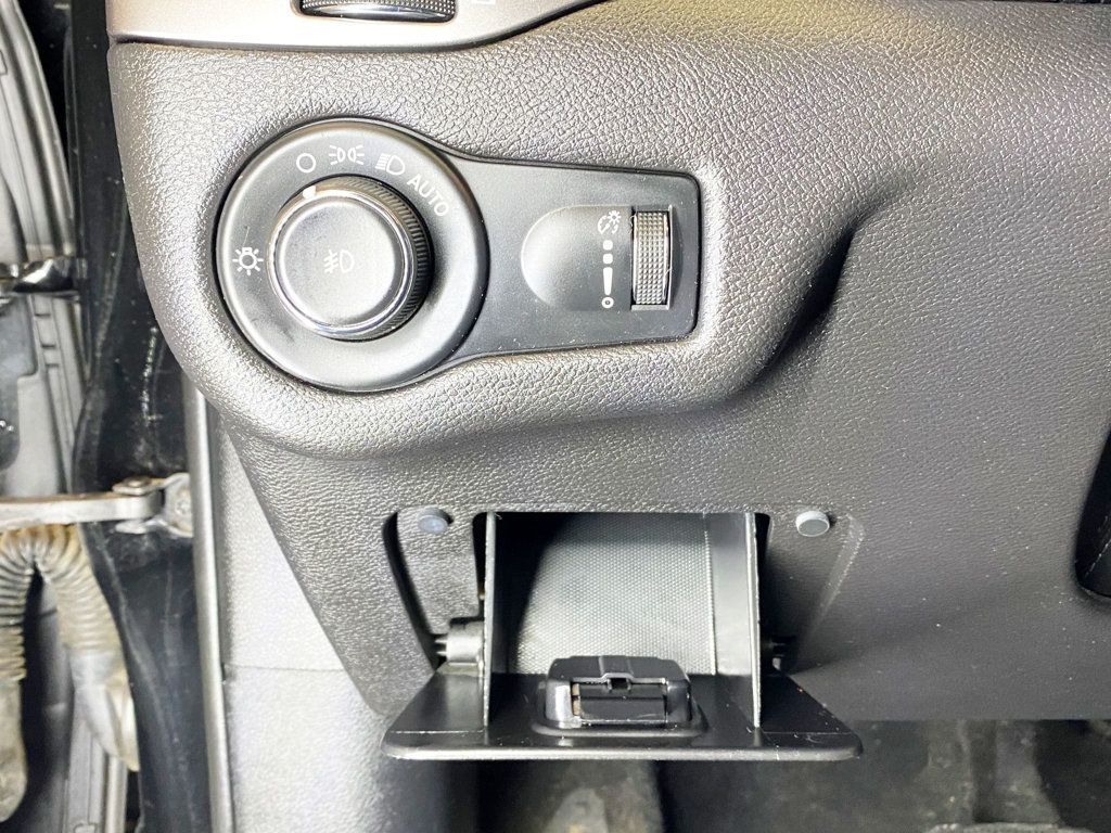 2019 Jeep Cherokee Latitude 4x4 - 22982347 - 19