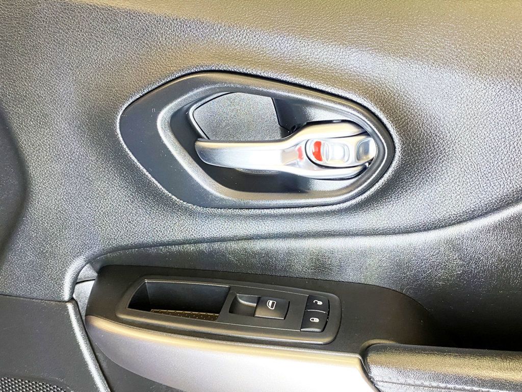 2019 Jeep Cherokee Latitude 4x4 - 22982347 - 36