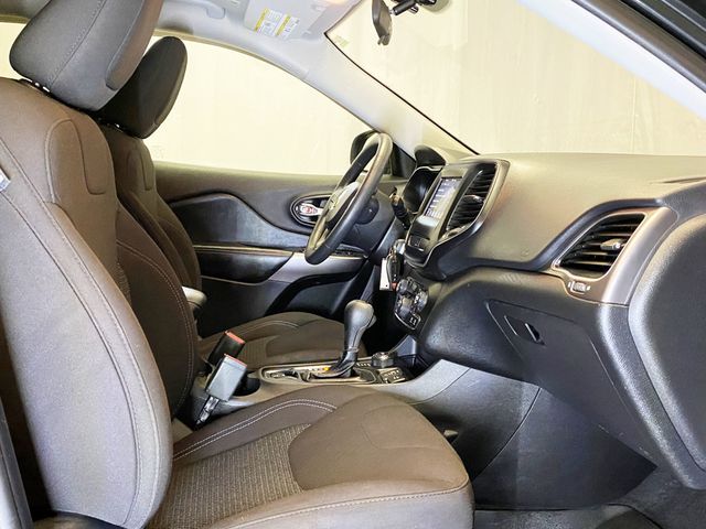 2019 Jeep Cherokee Latitude 4x4 - 22982347 - 37