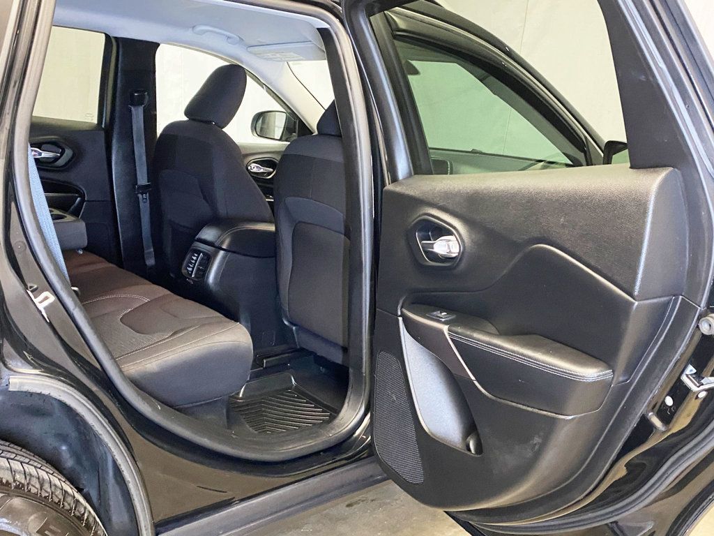 2019 Jeep Cherokee Latitude 4x4 - 22982347 - 41