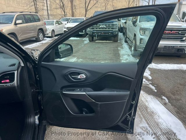 2019 Jeep Cherokee Latitude 4x4,3.2L V6 ,APPEARANCE GROUP - 22966737 - 28