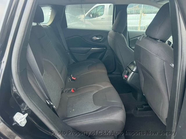 2019 Jeep Cherokee Latitude 4x4,3.2L V6 ,APPEARANCE GROUP - 22966737 - 33