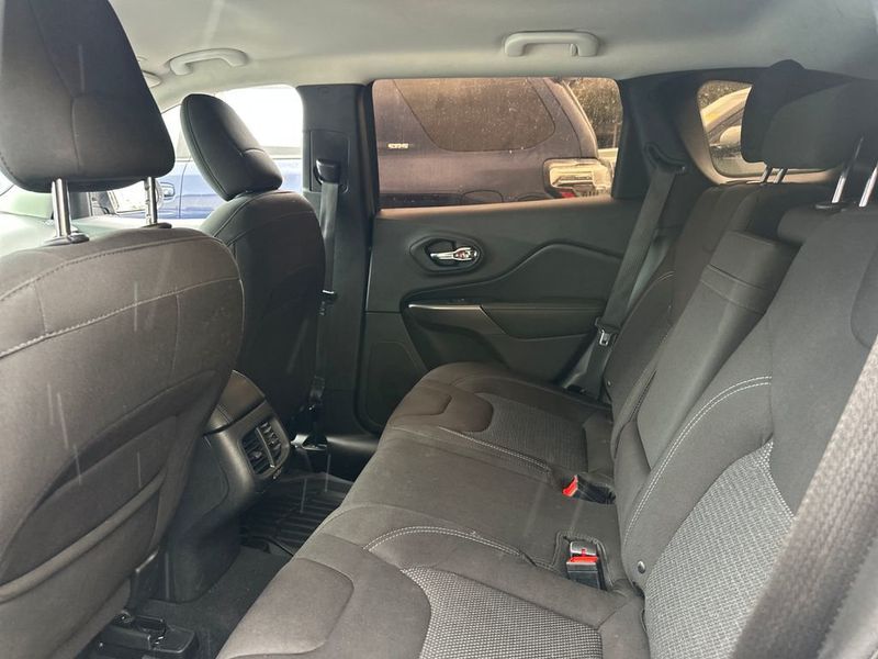 2019 Jeep Cherokee Latitude FWD - 23023349 - 14