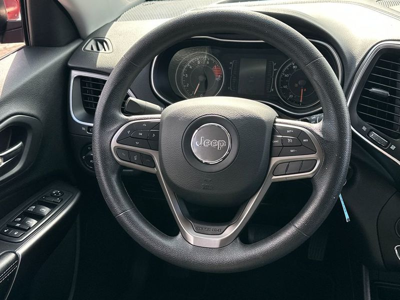 2019 Jeep Cherokee Latitude FWD - 23055089 - 17