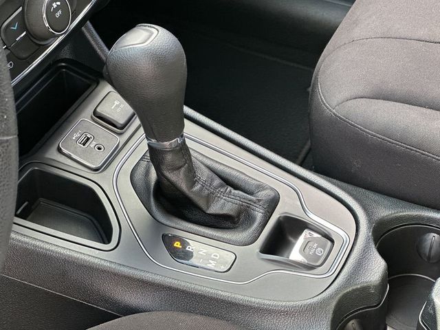 2019 Jeep Cherokee Latitude FWD - 23055089 - 18