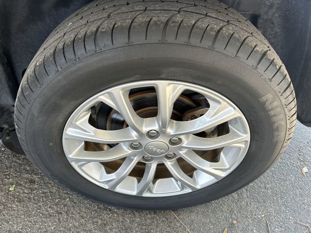 2019 Jeep Cherokee Latitude FWD - 22975607 - 9