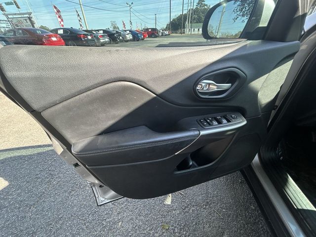 2019 Jeep Cherokee Latitude FWD - 22975607 - 11