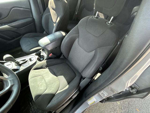 2019 Jeep Cherokee Latitude FWD - 22975607 - 13