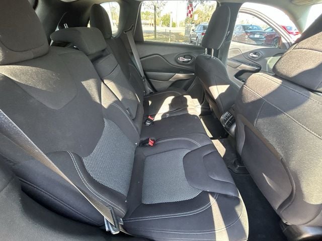 2019 Jeep Cherokee Latitude FWD - 22975607 - 20