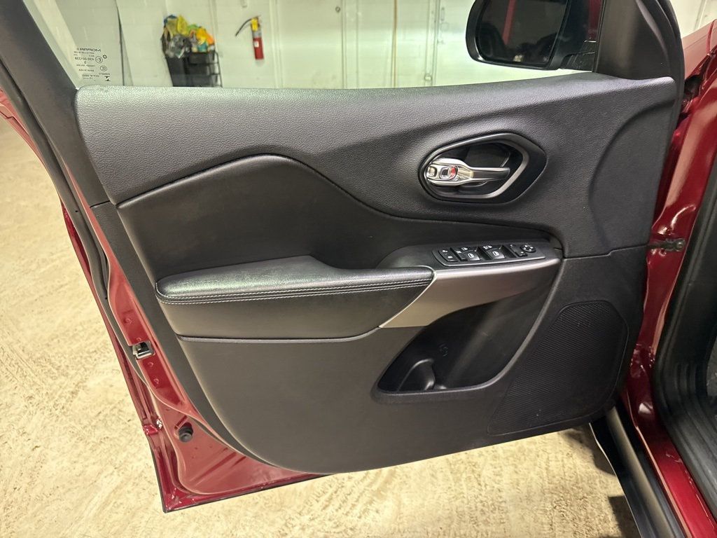 2019 Jeep Cherokee Latitude FWD - 22977550 - 25