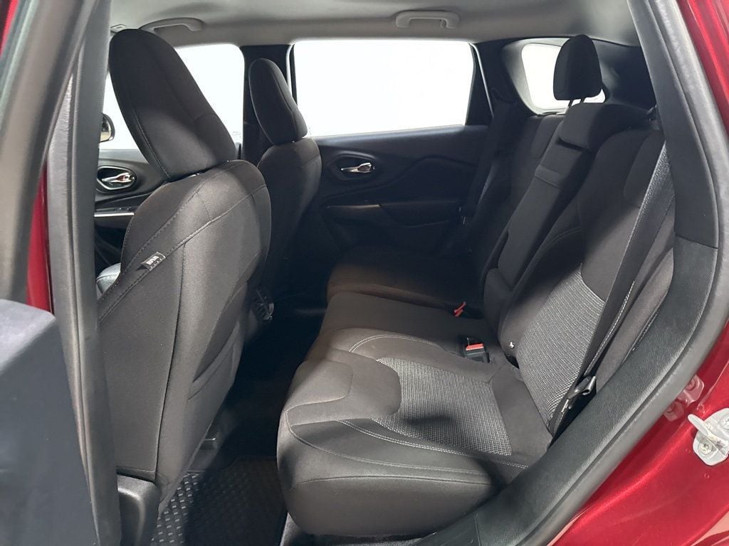 2019 Jeep Cherokee Latitude FWD - 22977550 - 27