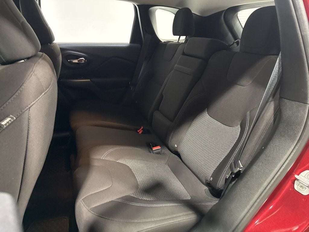 2019 Jeep Cherokee Latitude FWD - 22977550 - 28