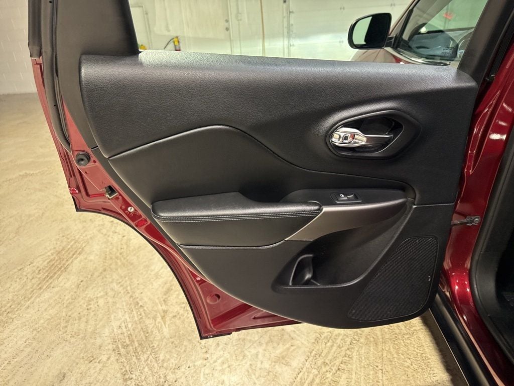 2019 Jeep Cherokee Latitude FWD - 22977550 - 30