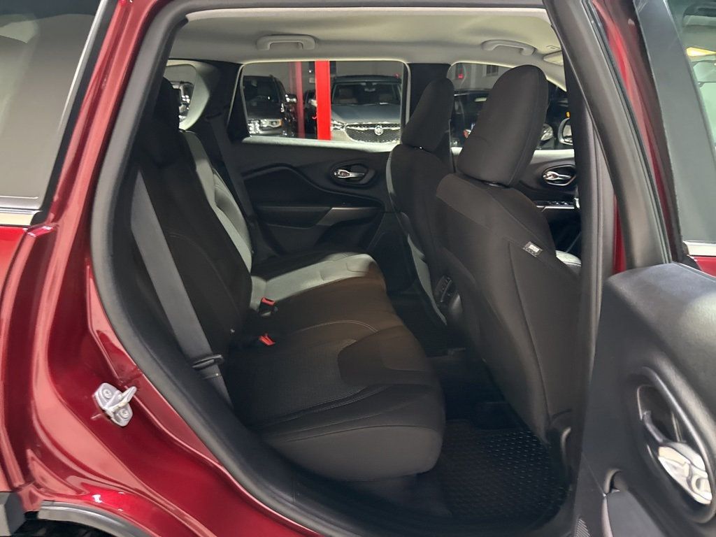 2019 Jeep Cherokee Latitude FWD - 22977550 - 32