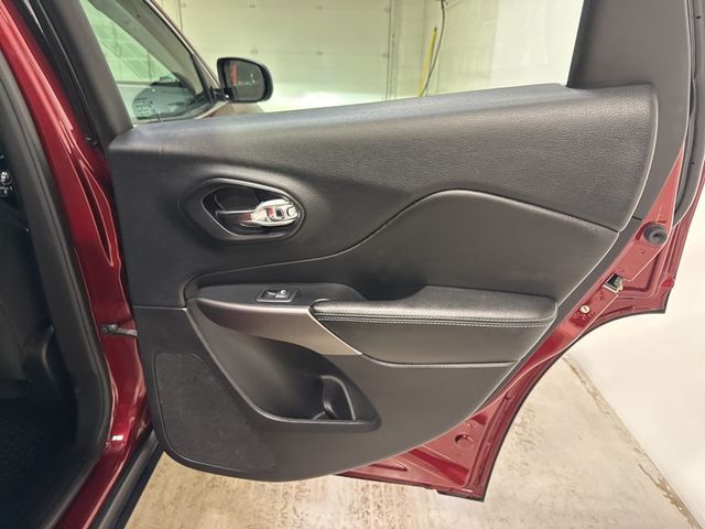 2019 Jeep Cherokee Latitude FWD - 22977550 - 35