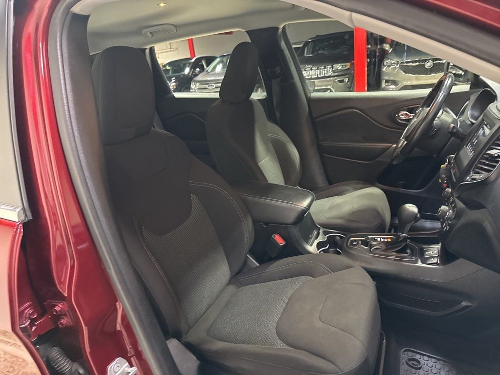 2019 Jeep Cherokee Latitude FWD - 22977550 - 37