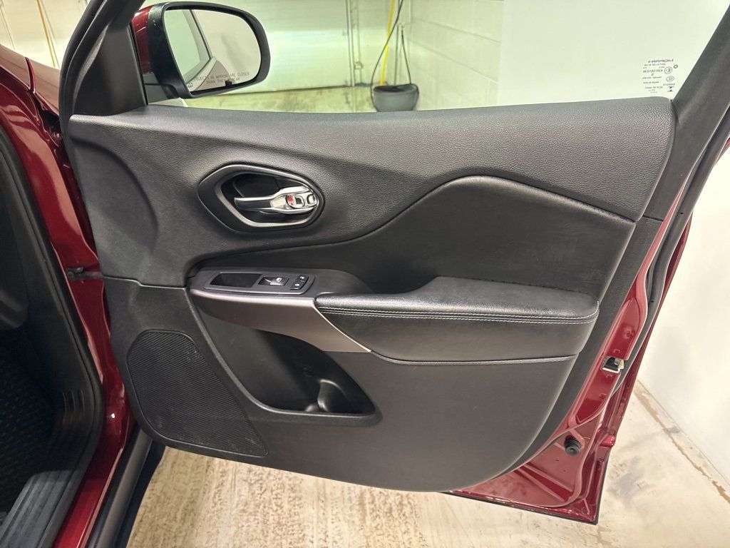 2019 Jeep Cherokee Latitude FWD - 22977550 - 38