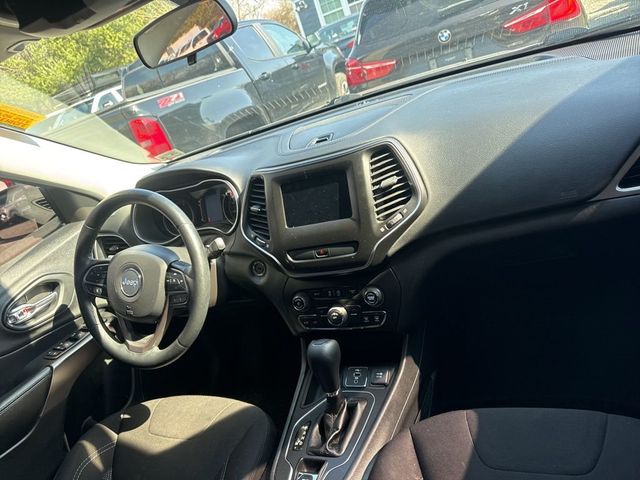 2019 Jeep Cherokee Latitude FWD - 23000741 - 10