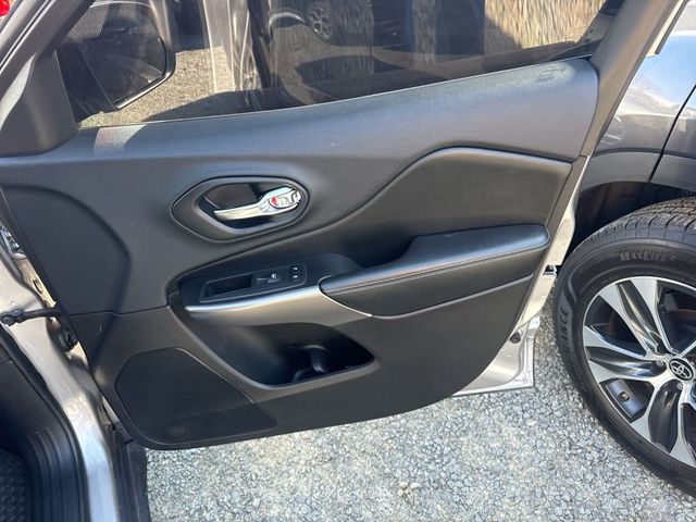 2019 Jeep Cherokee Latitude FWD - 23000741 - 11