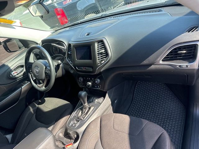2019 Jeep Cherokee Latitude FWD - 23000741 - 12