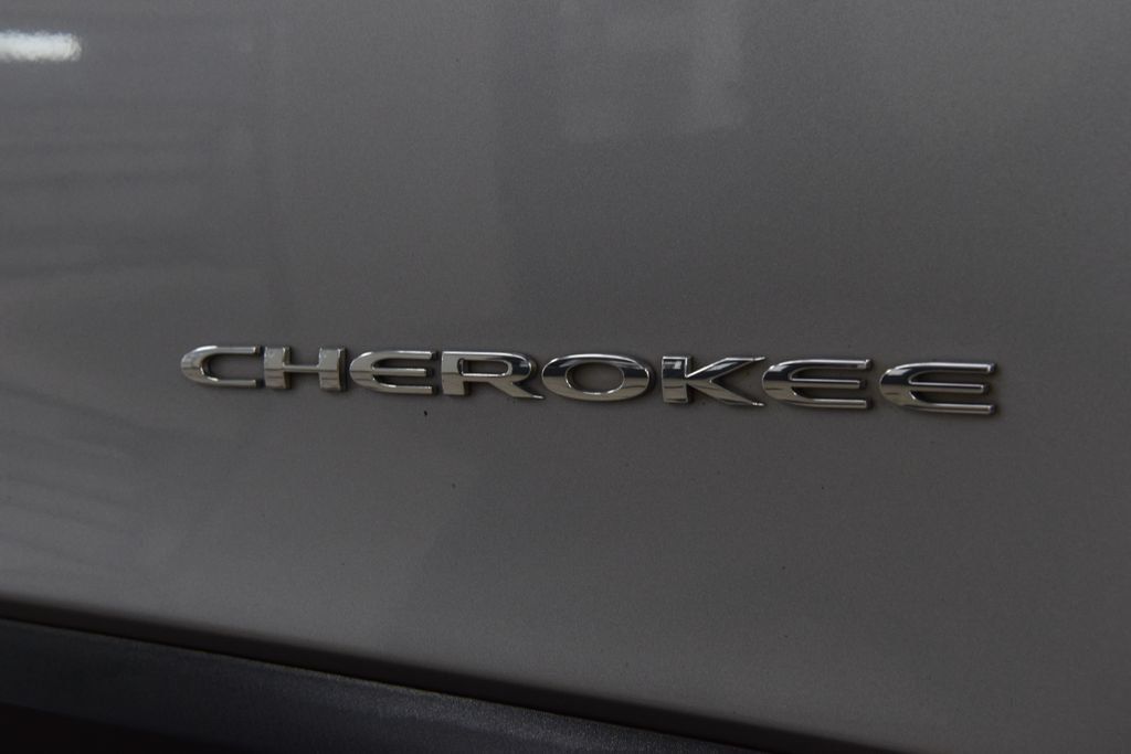 2019 Jeep Cherokee Latitude FWD - 23000741 - 15
