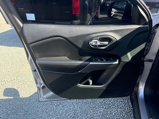 2019 Jeep Cherokee Latitude FWD - 23000741 - 16