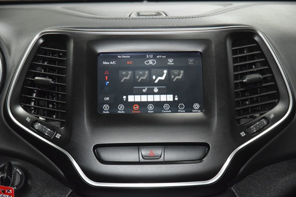 2019 Jeep Cherokee Latitude FWD - 23000741 - 28