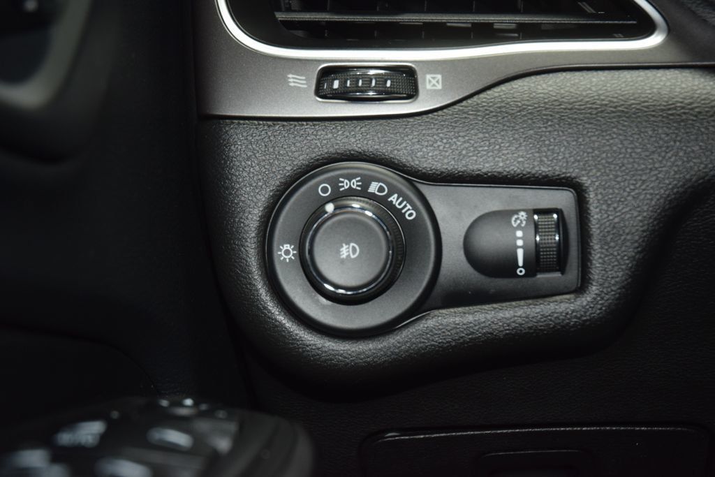 2019 Jeep Cherokee Latitude FWD - 23000741 - 30