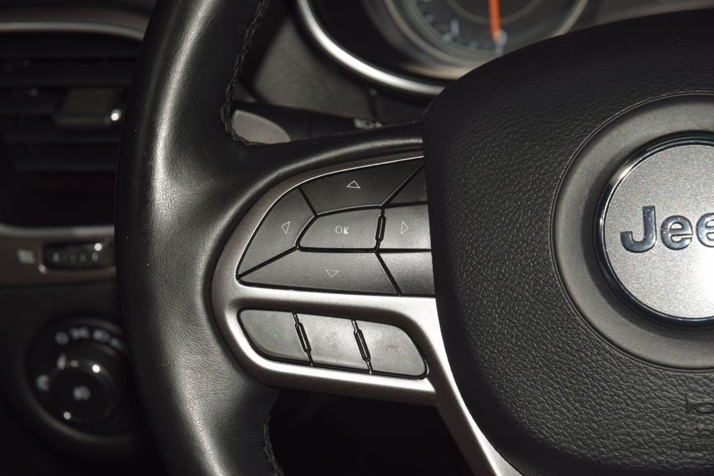 2019 Jeep Cherokee Latitude FWD - 23000741 - 32