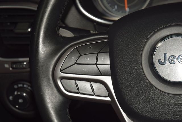 2019 Jeep Cherokee Latitude FWD - 23000741 - 32