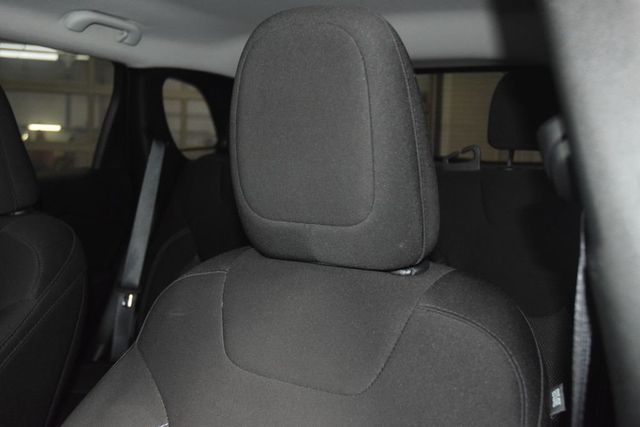 2019 Jeep Cherokee Latitude FWD - 23000741 - 35