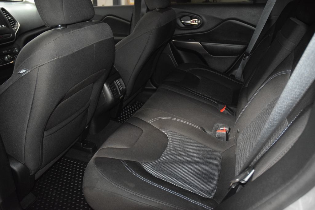 2019 Jeep Cherokee Latitude FWD - 23000741 - 36