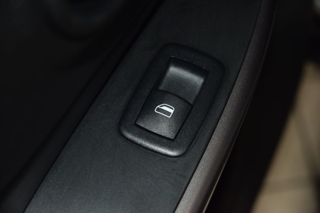 2019 Jeep Cherokee Latitude FWD - 23000741 - 39
