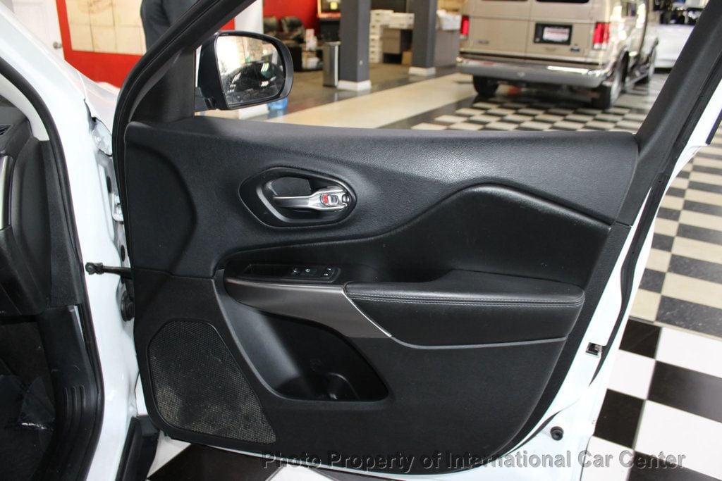 2019 Jeep Cherokee Latitude FWD - 22939710 - 26