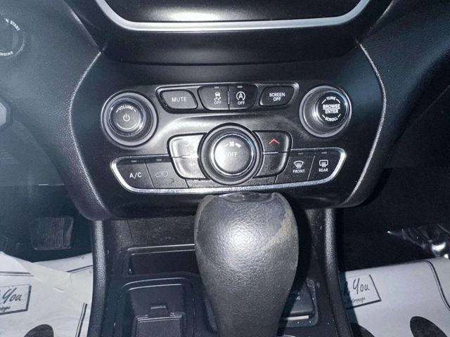 2019 Jeep Cherokee Latitude FWD - 22945844 - 29