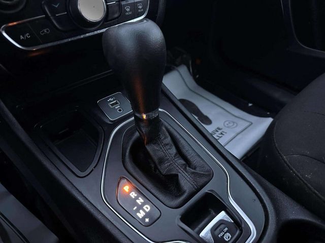 2019 Jeep Cherokee Latitude FWD - 22945844 - 31