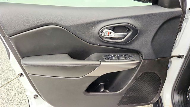 2019 Jeep Cherokee Latitude FWD - 23093264 - 9