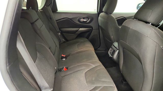 2019 Jeep Cherokee Latitude FWD w/ Heated Seats, Remote Start & Alloy Wheels - 23093264 - 21