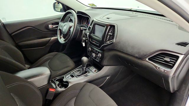 2019 Jeep Cherokee Latitude FWD w/ Heated Seats, Remote Start & Alloy Wheels - 23093264 - 23