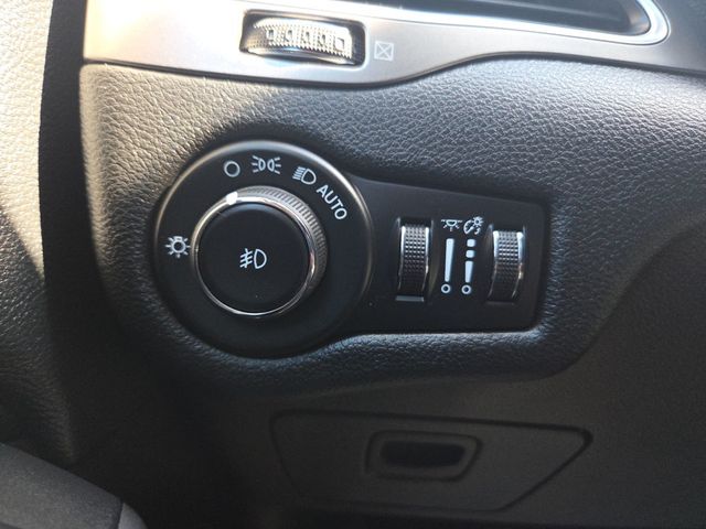 2019 Jeep Cherokee Latitude Plus 4x4 - 23019040 - 16