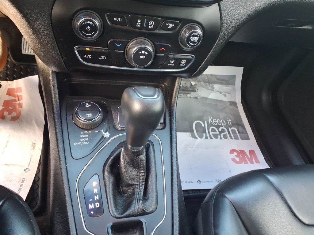 2019 Jeep Cherokee Latitude Plus 4x4 - 22989145 - 13