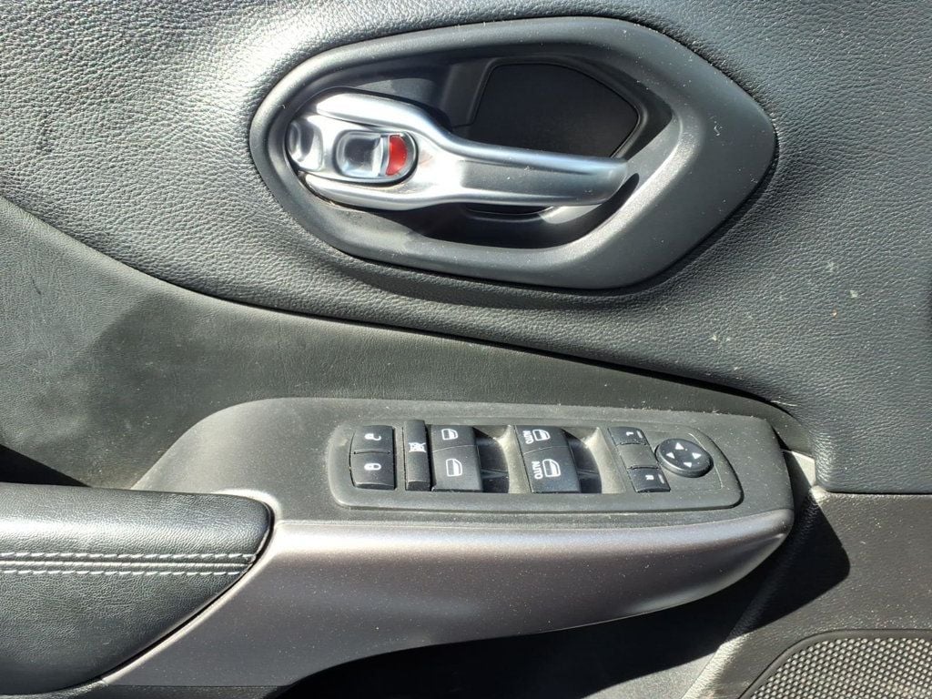 2019 Jeep Cherokee Latitude Plus 4x4 - 22989145 - 15